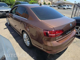 2016 Volkswagen Jetta SEL Premium – miniatura 2