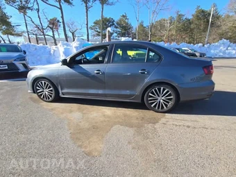 2016 Volkswagen Jetta Sport - miniatura 3