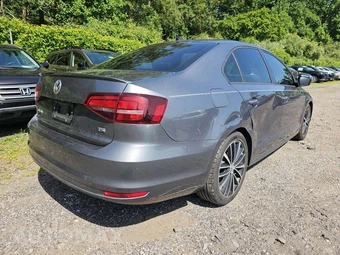 2016 Volkswagen Jetta Sport - miniatura 3