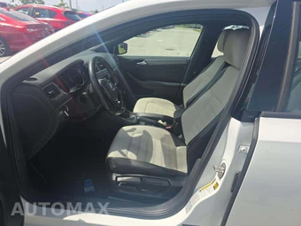 2016 Volkswagen Jetta Sport – miniatura 3