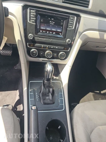 2016 Volkswagen Passat 1.8T S - miniatura 11