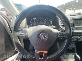 2016 Volkswagen Tiguan S – miniatura 10