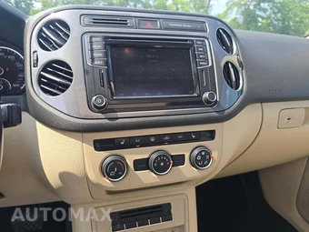 2016 Volkswagen Tiguan SE - miniatura 7
