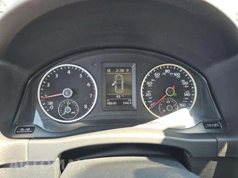 2016 Volkswagen Tiguan SE - miniatura 9
