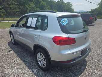2016 Volkswagen Tiguan SE – miniatura 2