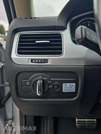 2016 Volkswagen Touareg TDI Executive - miniatura 27