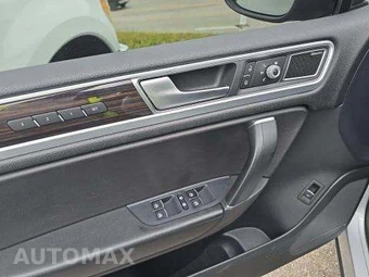 2016 Volkswagen Touareg TDI Executive - miniatura 32
