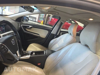 2016 Volvo S60 T5 Premier – miniatura 17