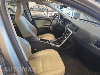 2016 Volvo S60 T5 Premier – miniatura 8