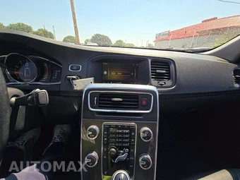 2016 Volvo S60 T5 Premier – miniatura 10