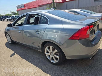 2016 Volvo S60 T5 Premier – miniatura 2