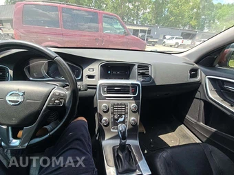 2016 Volvo S60 T5 Premier – miniatura 10