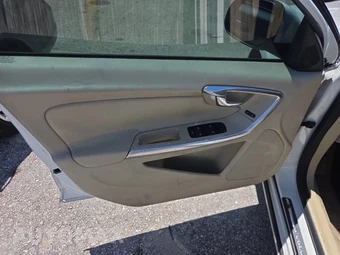 2016 Volvo S60 T5 – miniatura 10