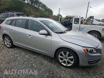 2016 Volvo V60 T5 Premier – miniatura 3