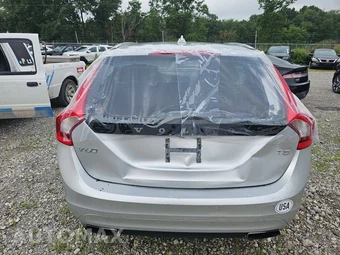 2016 Volvo V60 T5 Premier – miniatura 5