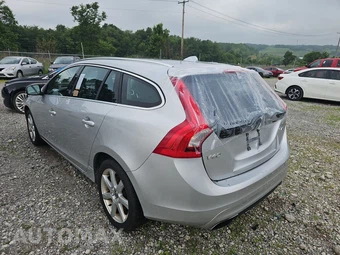 2016 Volvo V60 T5 Premier – miniatura 6