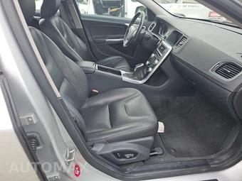 2016 Volvo V60 T5 Premier – miniatura 8