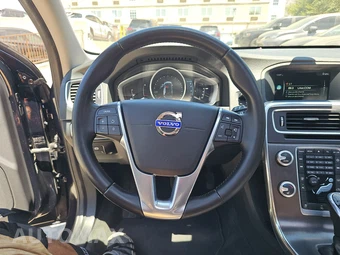 2016 Volvo V60 T5 Premier – miniatura 10