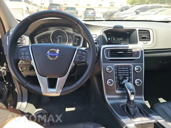 2016 Volvo V60 T5 Premier – miniatura 11