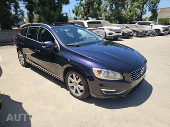 2016 Volvo V60 T5 Premier – miniatura 3