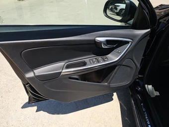 2016 Volvo V60 T5 Premier – miniatura 9