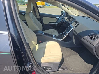2016 Volvo V60 T5 Premier - miniatura 8