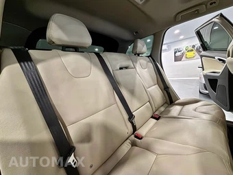 2016 Volvo XC60 T5 Platinum - miniatura 17