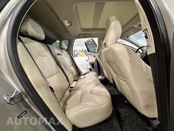 2016 Volvo XC60 T5 Platinum - miniatura 18