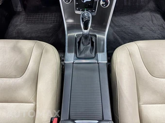 2016 Volvo XC60 T5 Platinum - miniatura 26