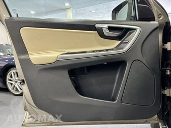 2016 Volvo XC60 T5 Platinum - miniatura 37