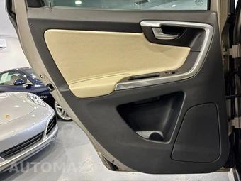 2016 Volvo XC60 T5 Platinum - miniatura 39