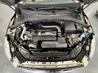2016 Volvo XC60 T5 Platinum - miniatura 47