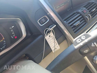 2016 Volvo XC60 T5 Premier – miniatura 8