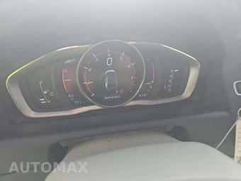 2016 Volvo XC60 T5 Premier – miniatura 9