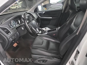 2016 Volvo XC60 T5 Premier - miniatura 7