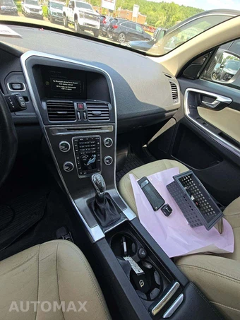 2016 Volvo XC60 T5 Premier – miniatura 10