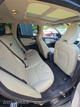 2016 Volvo XC60 T5 Premier – miniatura 16