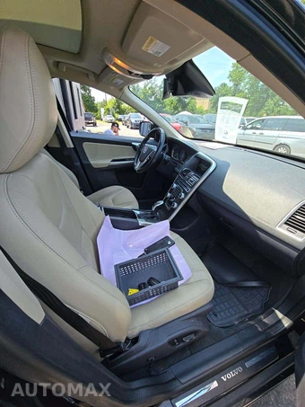 2016 Volvo XC60 T5 Premier – miniatura 18