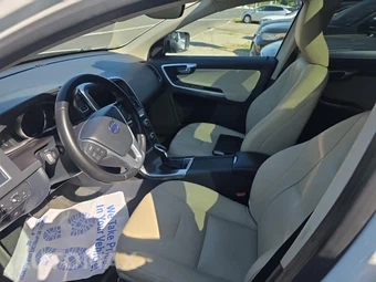 2016 Volvo XC60 T6 – miniatura 13