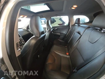 2016 Volvo XC60 T6 – miniatura 13