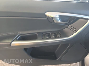 2016 Volvo XC60 T6 – miniatura 9