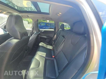 2016 Volvo XC60 T6 – miniatura 13