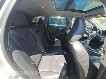 2016 Volvo XC60 T6 – miniatura 16