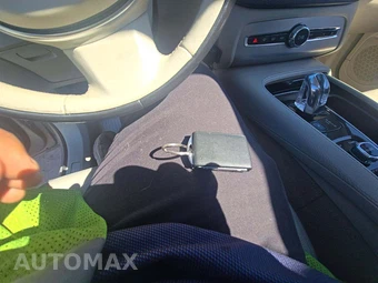 2016 Volvo XC90 Plug-In Hybrid T8 Momentum - miniatura 5