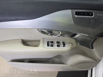 2016 Volvo XC90 Plug-In Hybrid T8 Momentum - miniatura 9