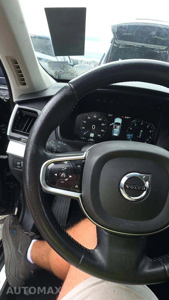 2016 Volvo XC90 T5 Momentum – miniatura 24
