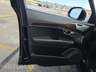 2016 Volvo XC90 T6 Momentum – miniatura 9