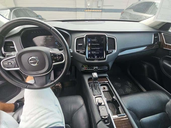 2016 Volvo XC90 T6 Momentum – miniatura 10