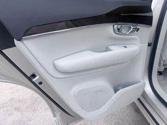 2016 Volvo XC90 T6 Momentum - miniatura 9