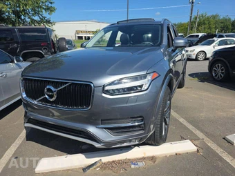 2016 Volvo XC90 T6 Momentum